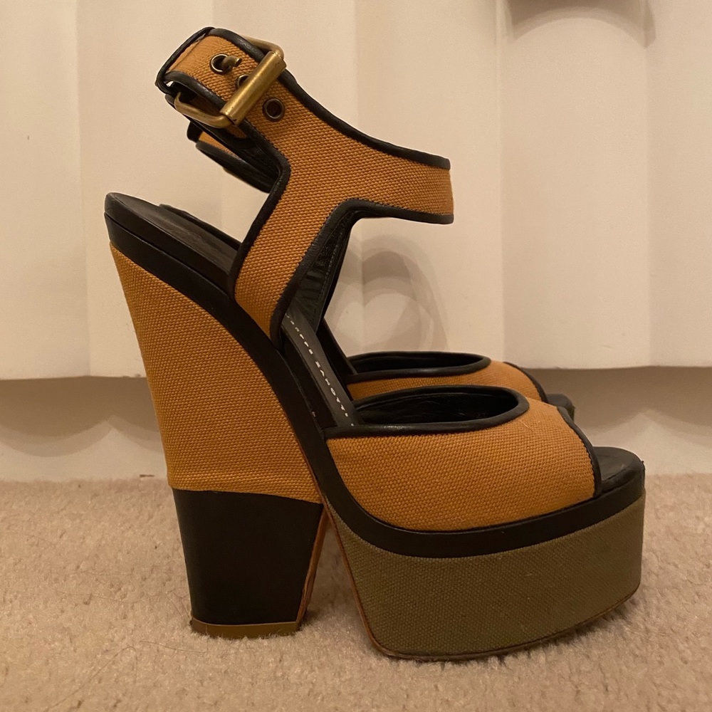Giuseppe Zanotti Stylish colorblock Platform Wedge Sandals